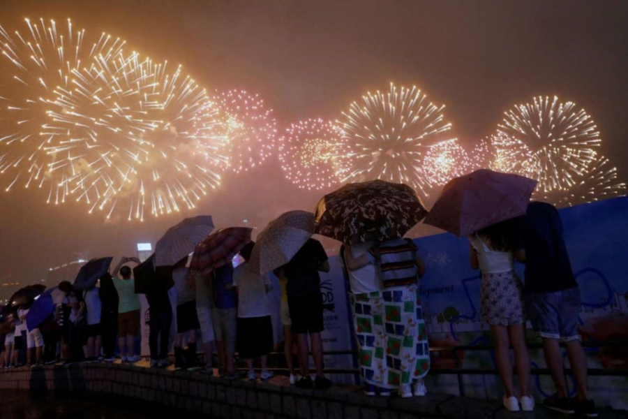 Ruc ro phao hoa ky niem 20 nam Hong Kong duoc trao tra hinh anh 6