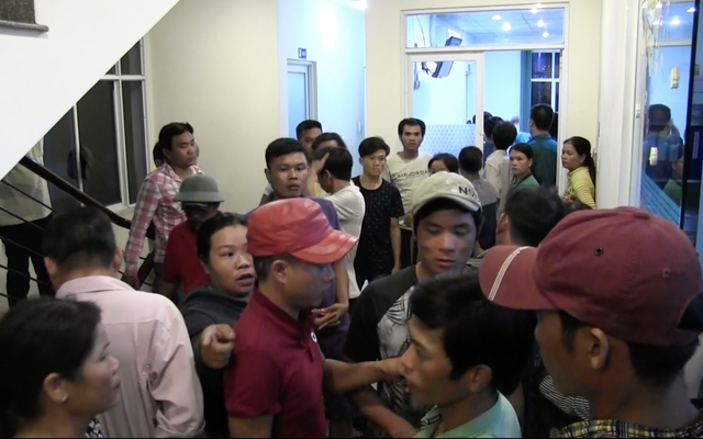 Người nhà vây kín công ty yêu cầu làm rõ cái chết của nam công nhân