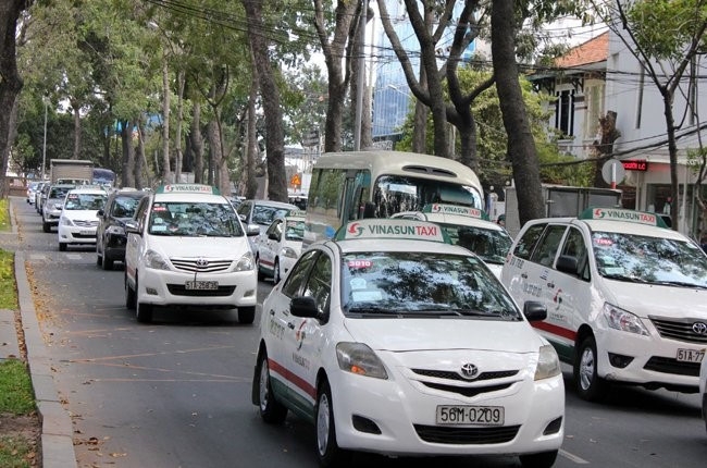 Tai xe Vinasun nghi viec hang loat: 'Toi do' Grab, Uber? hinh anh 1