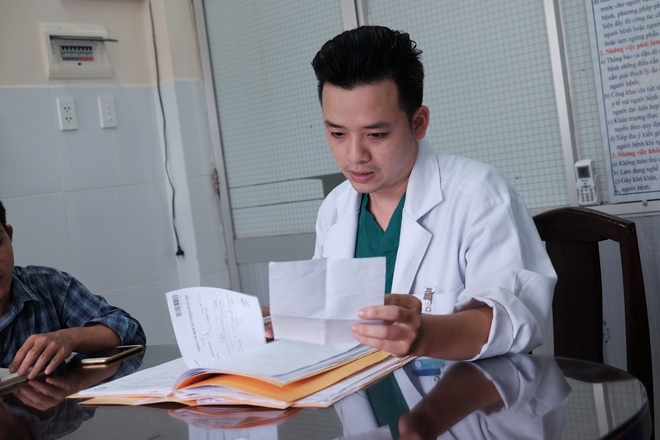 Vụ tạt axit ở Đồng Nai: Cô gái mâu thuẫn trực tiếp với người tạt axit có nguy cơ bị mù - Ảnh 4.