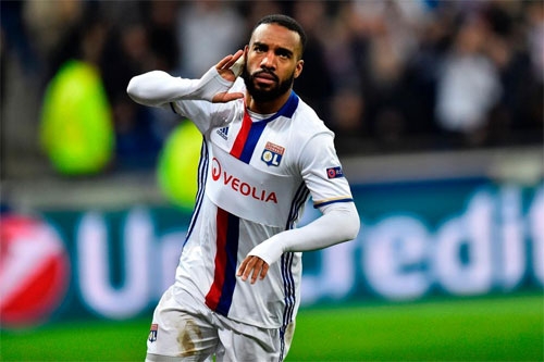 arsenal-sap-pha-ky-luc-mua-sam-vi-lacazette
