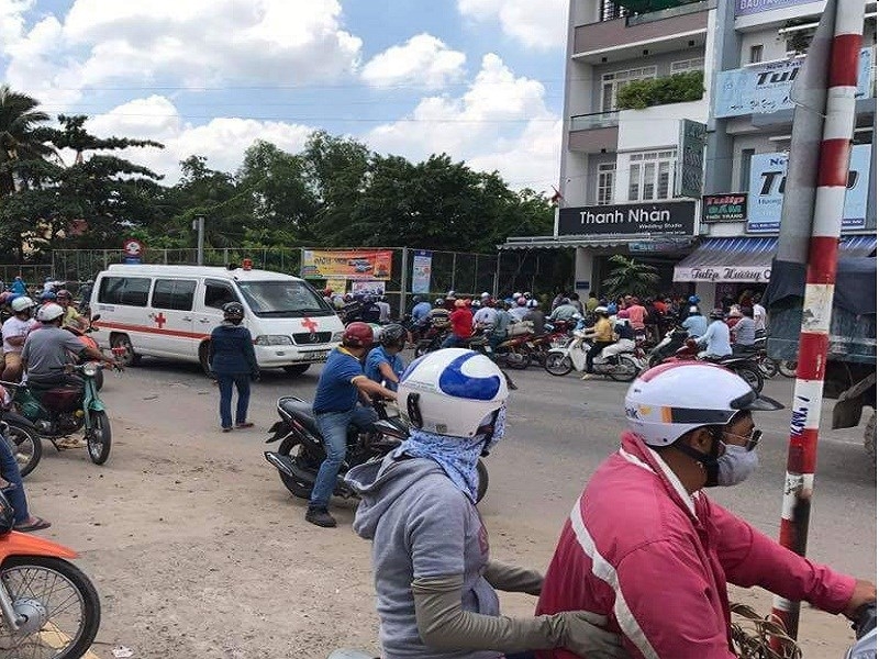 len vao tiem ao cuoi chem nguoi roi tu dam minh nguy kich hinh anh 1