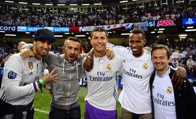 Ronaldo bị chỉ trích phân biệt chủng tộc khi đăng ảnh