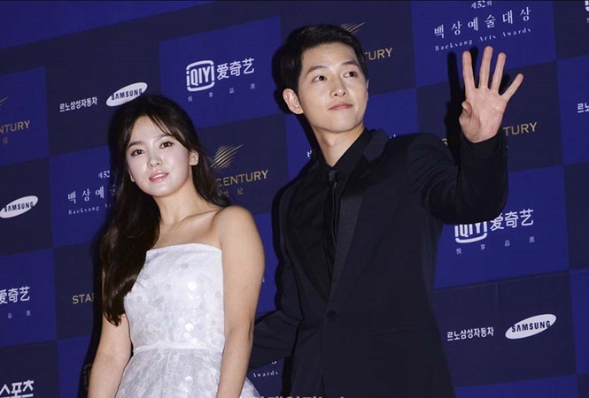 Song Joong Ki và Song Hye Kyo lần đầu chia sẻ về chuyện hẹn hò cùng fan