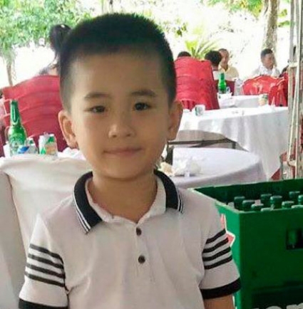 Dân mạng sôi sục với hình ảnh em bé khóc trên đường nghi là bé trai mất tích cách đây 2 ngày - Ảnh 4.