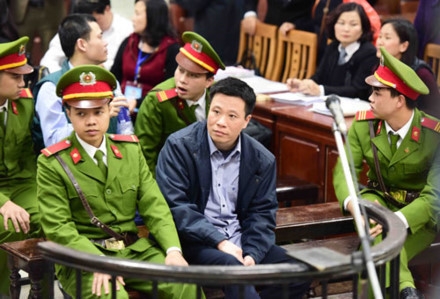 ha van tham doi mat voi an tu hinh vi hanh vi tham o tai san hinh anh 1