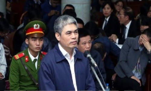ha van tham doi mat voi an tu hinh vi hanh vi tham o tai san hinh anh 2