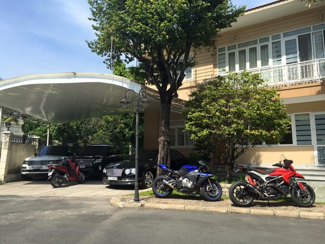 Thiếu gia 9X Sài thành tậu thêm Bentley Bentayga màu độc nhất Việt Nam - Ảnh 2.