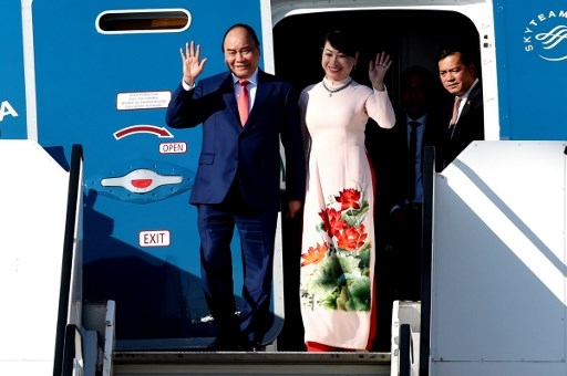  Thủ tướng Nguyễn Xuân Phúc và Phu nhân đáp máy bay xuống sân bay Hamburg hôm 6/7, bắt đầu chuyến thăm Đức. (Ảnh: AFP) 