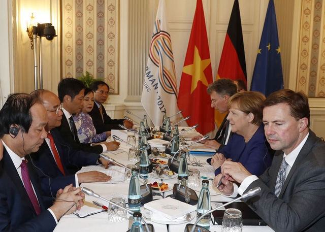  Tối 6/7 giờ địa phương, tại thành phố Hamburg, Thủ tướng Nguyễn Xuân Phúc hội đàm với Thủ tướng Đức Angela Merkel. (Ảnh: Thống Nhất-TTXVN) 