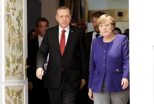  Thủ tướng Đức Merkel và Tổng thống Thổ Nhĩ Kỳ Tayyip Erdogan trước thềm hội nghị G20. (Ảnh: Reuters). 