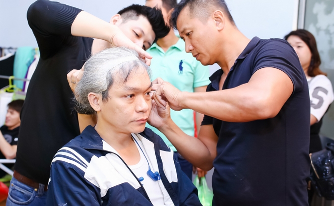 khan-gia-vo-tay-ran-ran-khi-nghe-hoai-linh-hat-rieng-mot-goc-troi-6