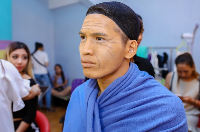 khan-gia-vo-tay-ran-ran-khi-nghe-hoai-linh-hat-rieng-mot-goc-troi-8