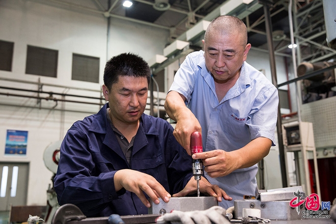 Người lắp mắt cho tên lửa Trung Quốc - Ảnh 4.