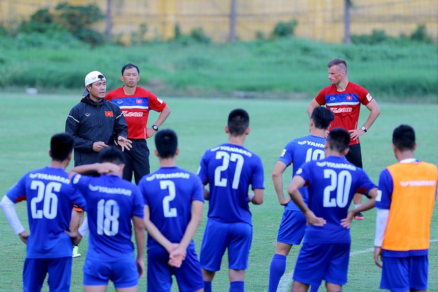  HLV Hữu Thắng vẫn khá bình thản dù rơi vào bảng đấu nặng - Ảnh: Gia Hưng 