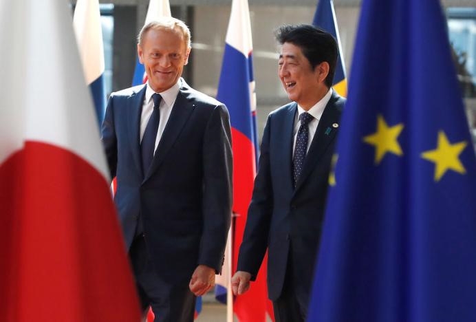 EU - Nhat 'doi xe hoi lay pho mai', My thiet thoi dung ngoai hinh anh 1