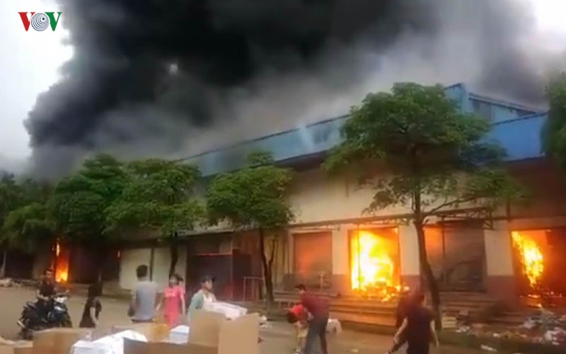 hien truong vu chay lon o cua khau tan thanh, lang son hinh 2