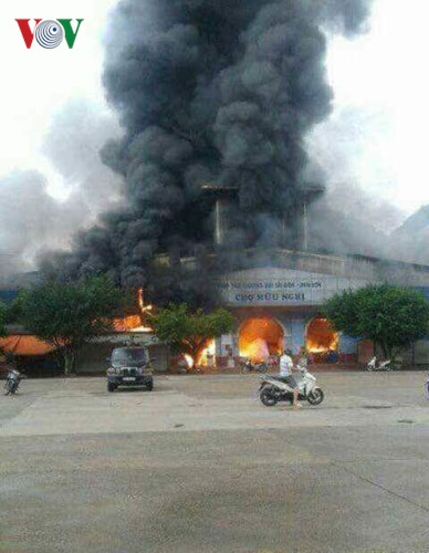 hien truong vu chay lon o cua khau tan thanh, lang son hinh 9