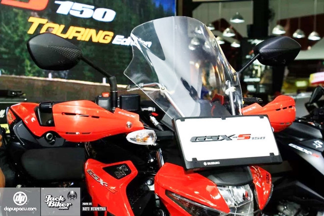 Suzuki GSX-S150 ban duong truong gia gan 1.900 USD o Indonesia hinh anh 3