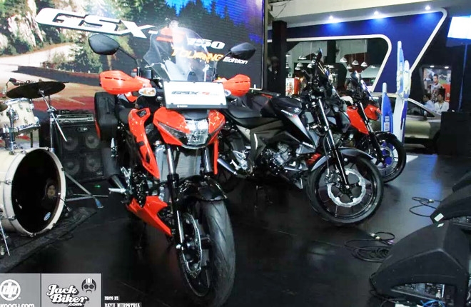 Suzuki GSX-S150 ban duong truong gia gan 1.900 USD o Indonesia hinh anh 8
