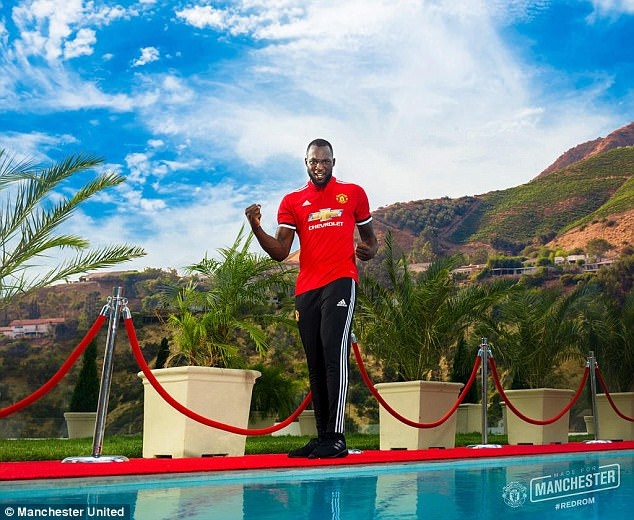 Lukaku rạng rỡ trong ngày ra mắt MU
