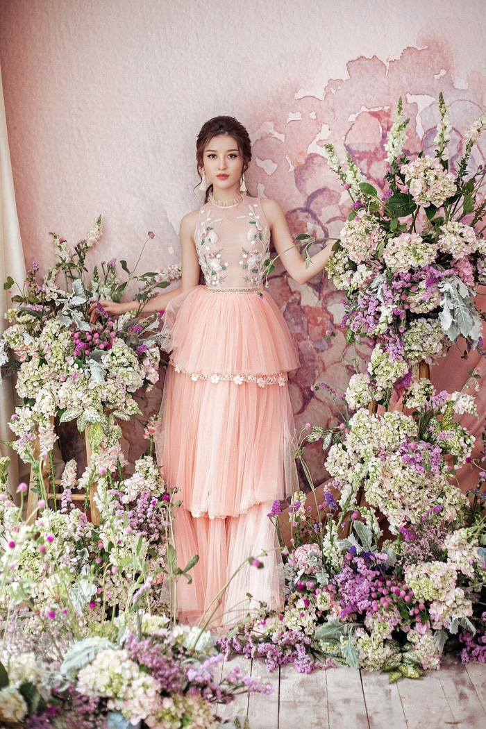 Huyền My tự tin để mặt mộc, nhá hàng phần trình diễn catwalk tại Miss Grand International 2017 - Ảnh 4.