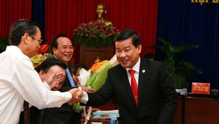 Chu tich Binh Duong cung luc nhan 4-5 thu trieu tap cua toa! hinh anh 1
