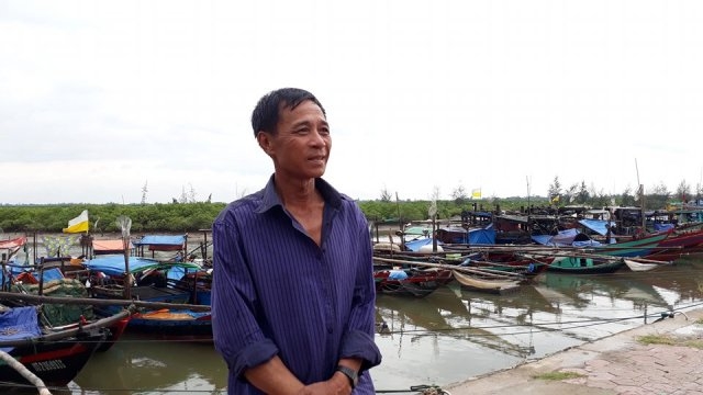 anh: ngu dan hoi ha dua tau vao bo tranh tru bao so 2 hinh anh 2