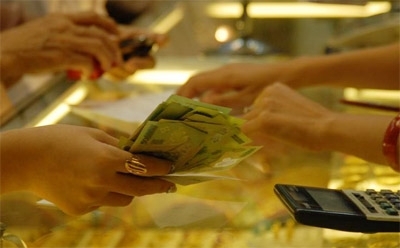  Trong tuần này, với hàng loạt các quyết định lãi suất của các ngân hàng trung ương trên thế giới sẽ hứa hẹn tạo nên những con sóng vàng lớn đủ để kích thích và lôi kéo các nhà đầu tư trở lại với thị trường giao dịch kim loại quý. 