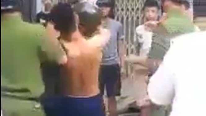 Kết quả hình ảnh cho đánh công an