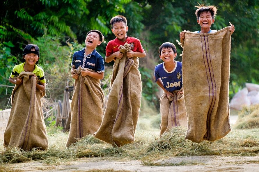 Thieu nhi Viet dep la qua ong kinh nguoi tre hinh anh 6