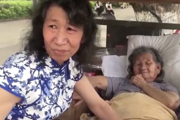 20 năm trời đội lốt phụ nữ, người đàn ông tiết lộ lí do khiến nhiều người xúc động - Ảnh 2.