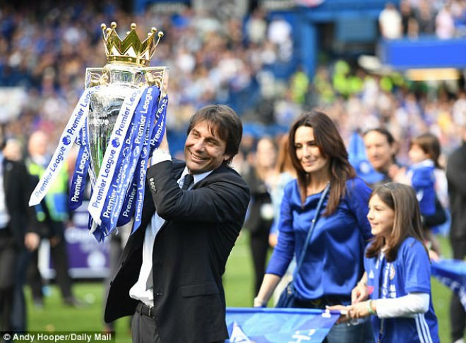 Chelsea trói Conte bằng 