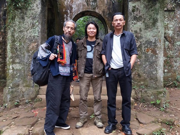 nhung-khoanh-khac-hai-huoc-tai-hau-truong-phim-nguoi-phan-xu-9