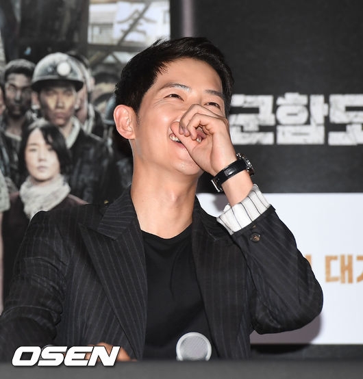 song-joong-ki-tuoi-roi-du-song-hye-kyo-khong-den-ung-ho-phim-moi-4