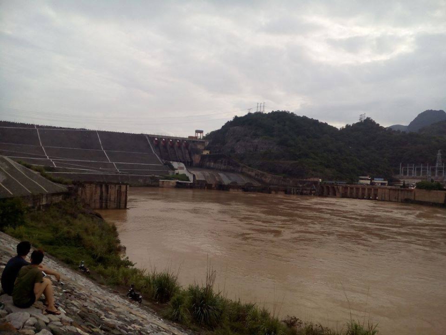 thuy dien hoa binh 9 nam moi xa lu: dan bat chap nguy hiem den xem hinh anh 2