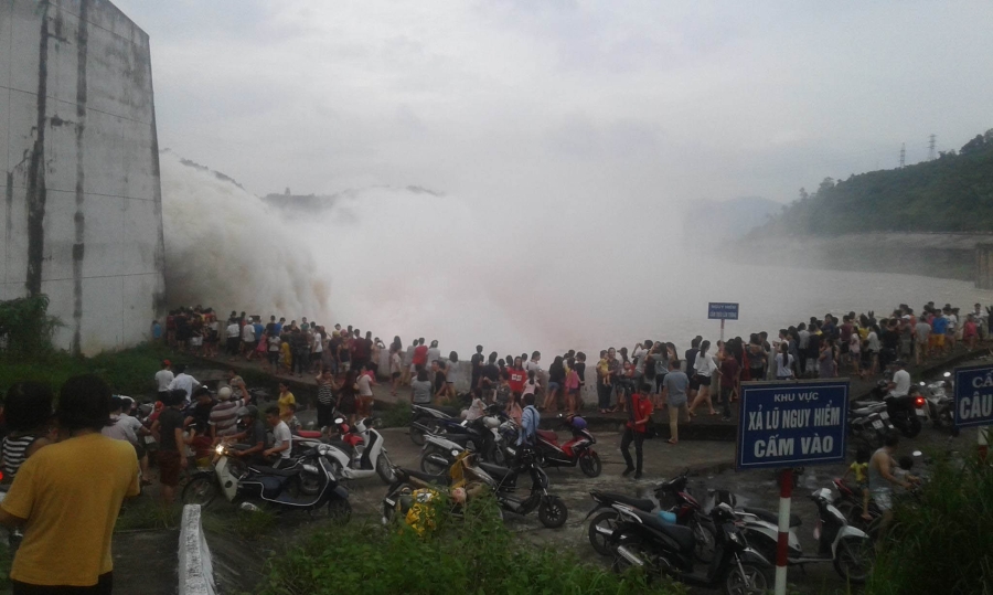 thuy dien hoa binh 9 nam moi xa lu: dan bat chap nguy hiem den xem hinh anh 4