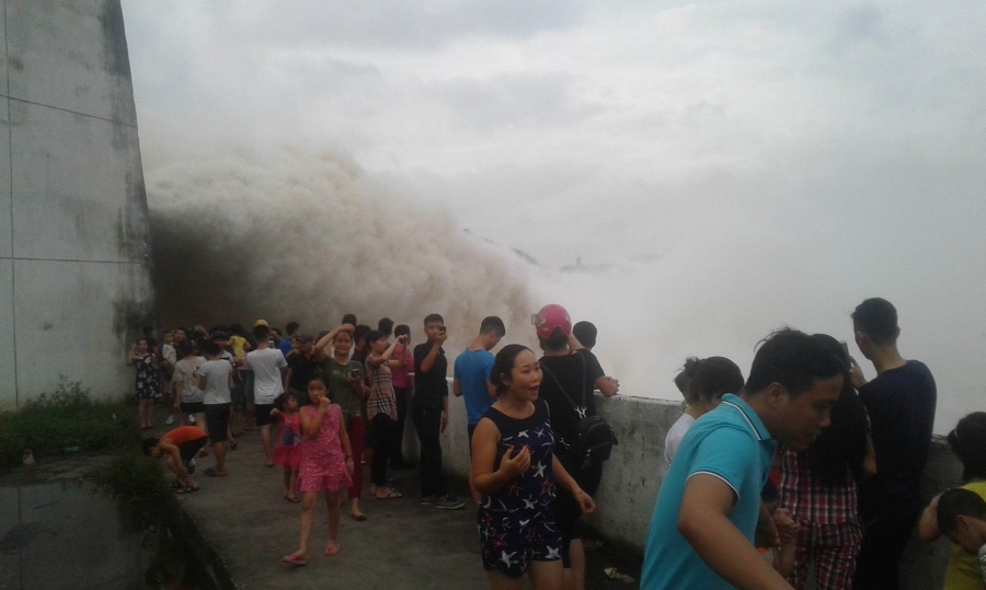 thuy dien hoa binh 9 nam moi xa lu: dan bat chap nguy hiem den xem hinh anh 5
