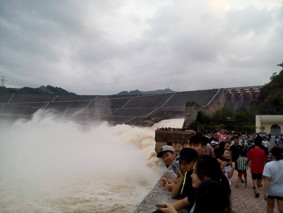 thuy dien hoa binh 9 nam moi xa lu: dan bat chap nguy hiem den xem hinh anh 7