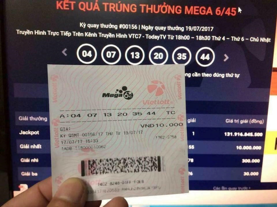 Dan mang tranh nhau nhan trung doc dac hon 131 ty dong cua Vietlott hinh anh 3