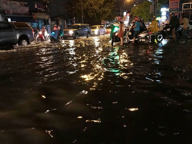 mua “chop mat” tu chieu, den nua dem sai gon van con ngap hinh anh 4