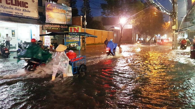 mua “chop mat” tu chieu, den nua dem sai gon van con ngap hinh anh 5