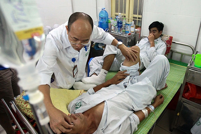 benh vien qua tai, bac si quay cuong vi dich sot xuat huyet hinh anh 2
