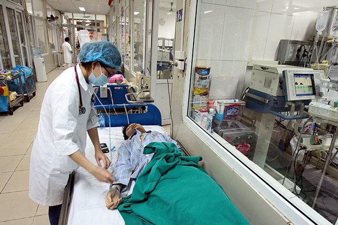 benh vien qua tai, bac si quay cuong vi dich sot xuat huyet hinh anh 8