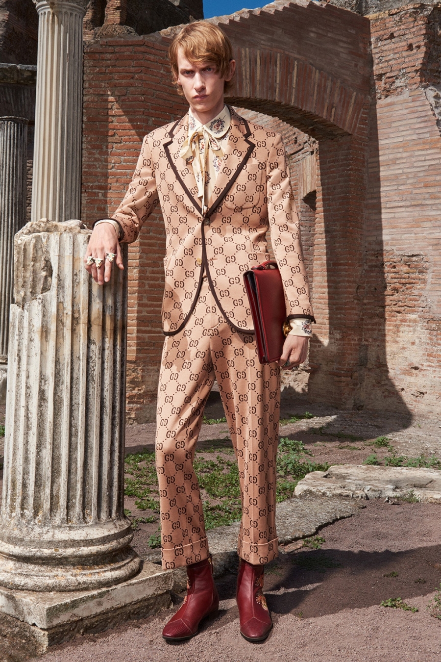 Gucci Cruise 2018 dan dat gioi mo dieu quay ve thoi ky Phuc hung hinh anh 2