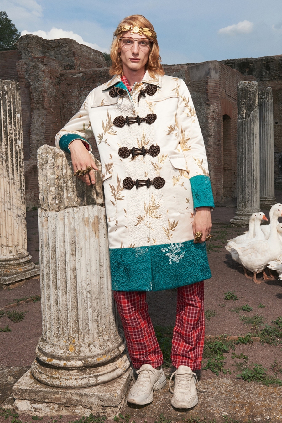 Gucci Cruise 2018 dan dat gioi mo dieu quay ve thoi ky Phuc hung hinh anh 7