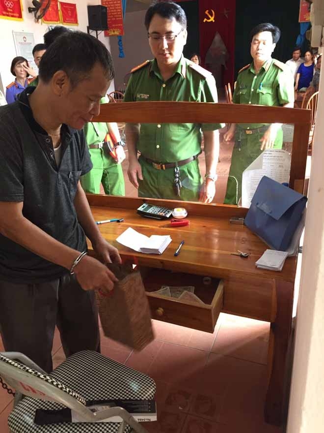 tao ton xong vao nha van hoa phuong cuop tien giua ban ngay hinh anh 2