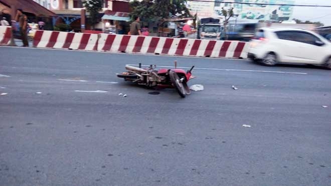 xe “dien” dai nao tren pho, nguoi di duong vang tu tung hinh anh 4