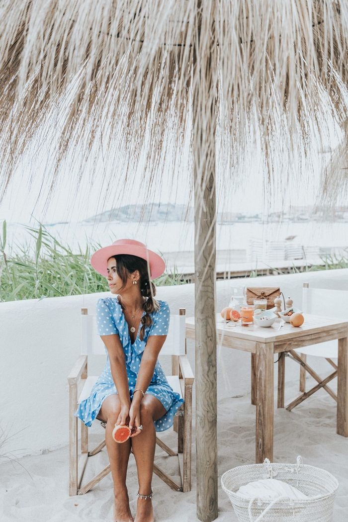 Kieu trang phuc nao phu nu nen dien truoc khi mua he ket thuc? hinh anh 3