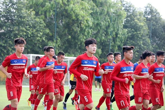  Các tuyển thủ chủ yếu tập nhẹ 